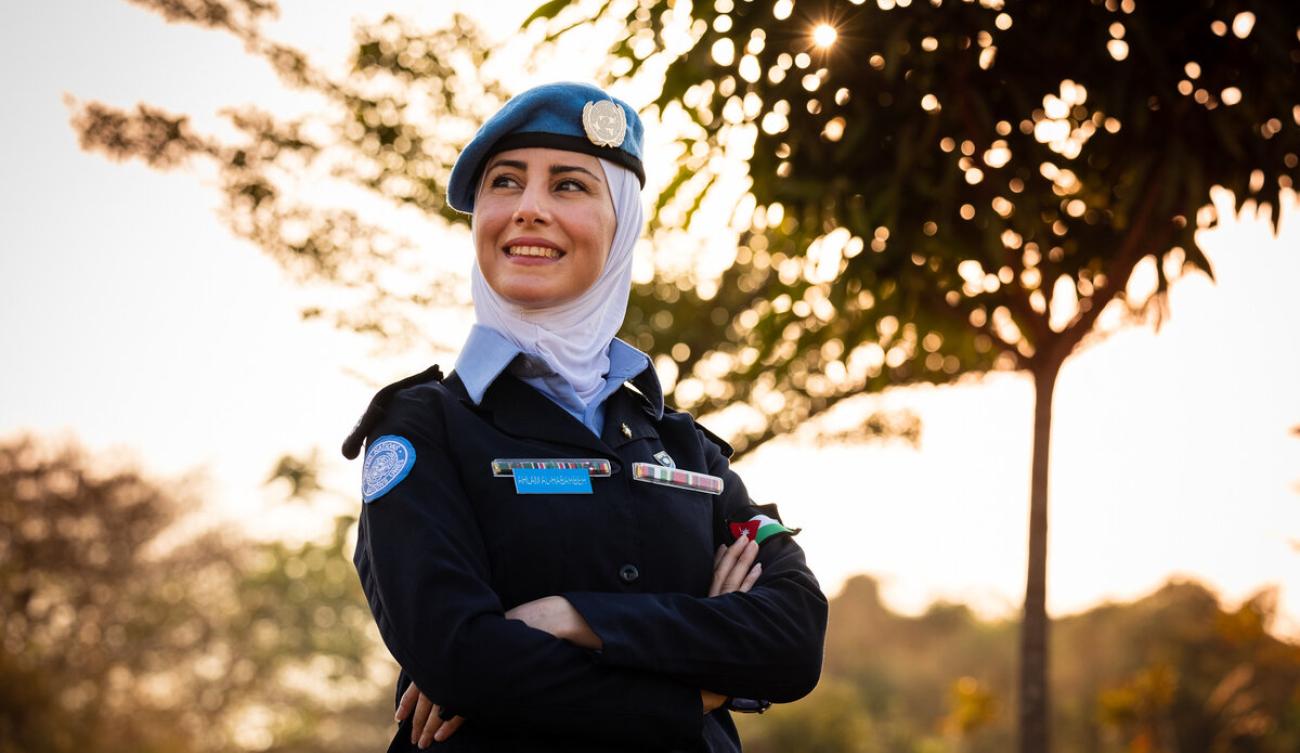 Explícitamente moderadamente Estación de policía No profession is exclusive to either gender— UNPOL officer Ahlam  Al-Habahbeh's message to young girls | United Nations in Jordan